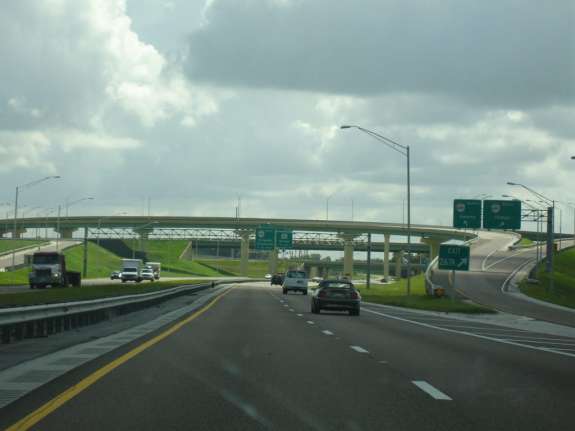 FDOT is placing blue and white signs near all 64 rest areas to show drivers where they can pull over to text and make calls. Photo: Wikimedia Commons.