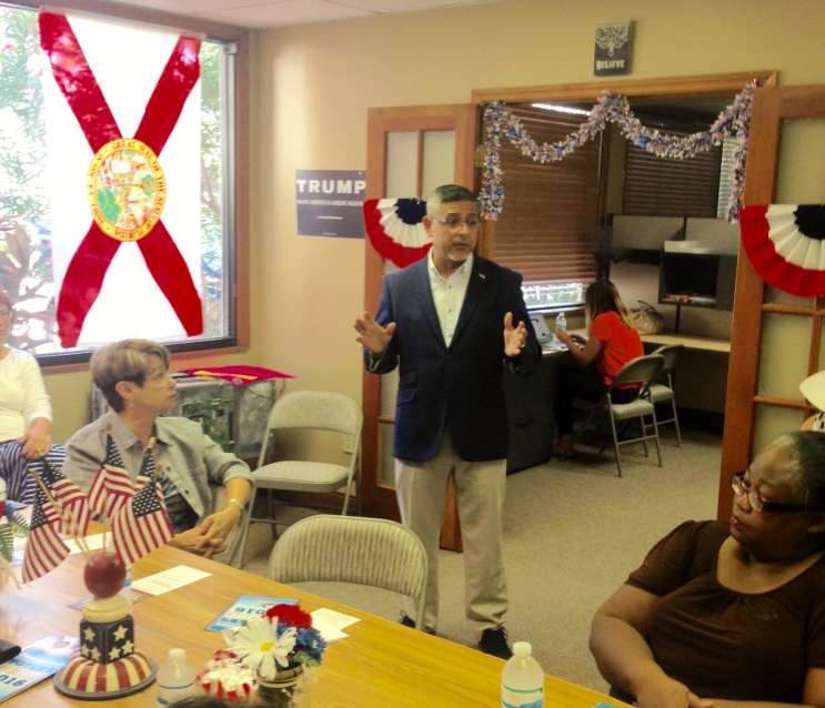 Trump volunteers at Winter Park field office strategizing ways to connect with Florida voters. Photo: Randy Ross.