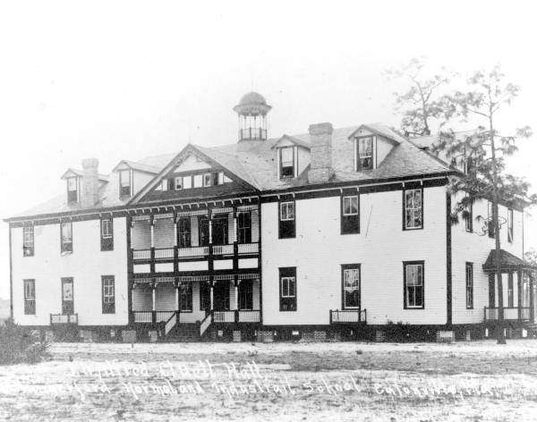 A photo of the Robert Hungerford Vocational School in Eatonville, circa 1914. Photo: Illuminati Noir.