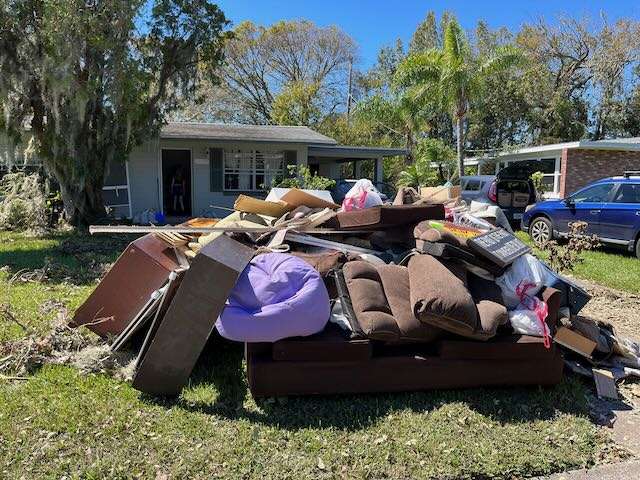 "How do you fight water?" One Volusia neighborhood cleans up after historic flooding - Central Florida News - Storms - Vimarsana News