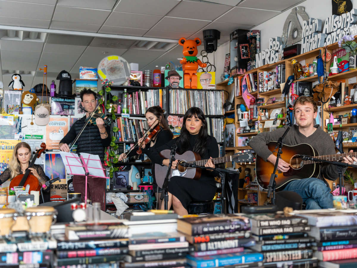 beabadoobee: Tiny Desk Concert - NPR News - Vimarsana News